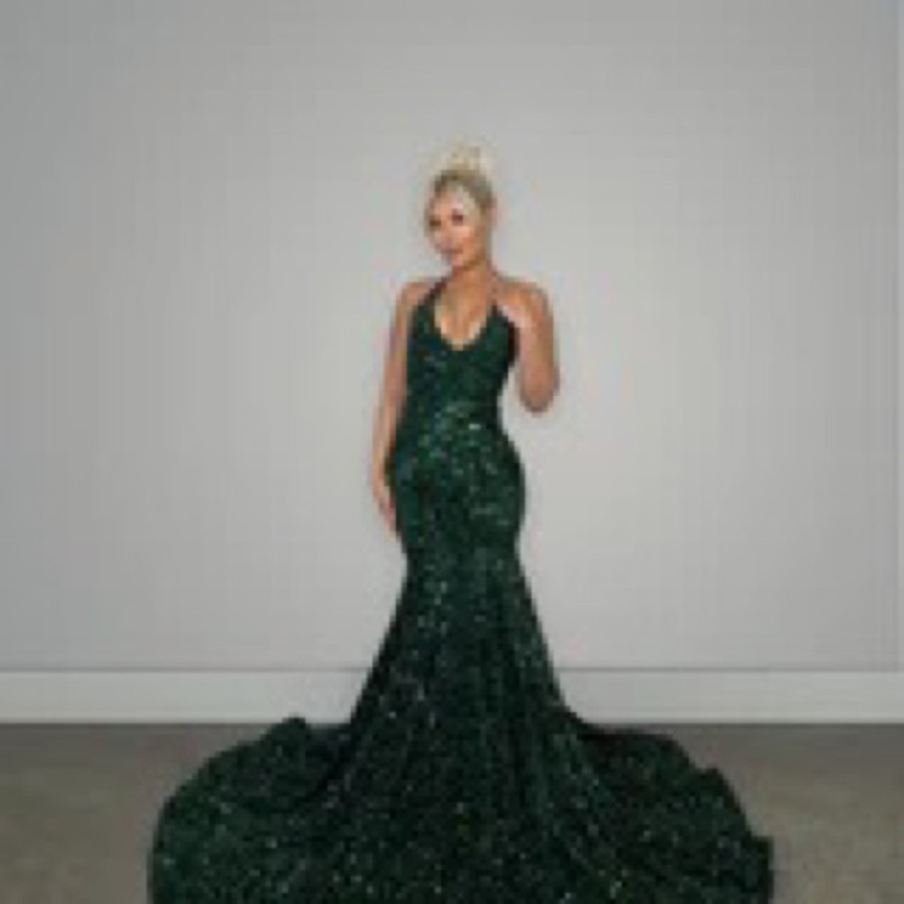 Beautiful Gown Size Small Emerald Green